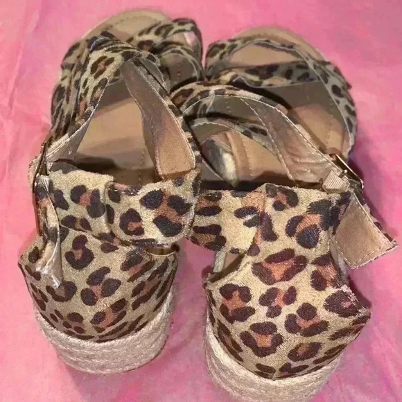 Bonnibel Leopard Sandals 7.5 - Picture 7 of 9